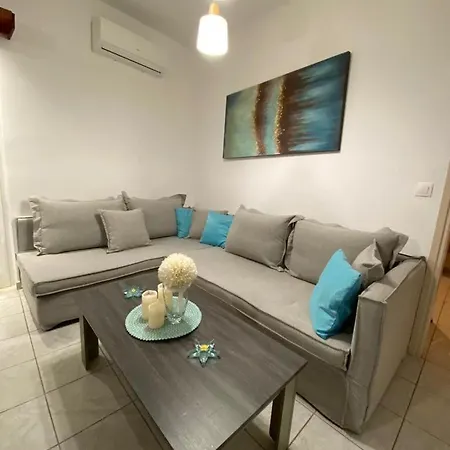 Voula's Place Apartment *